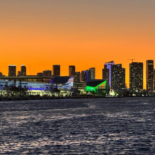 Paseos en barco nocturnos por Miami