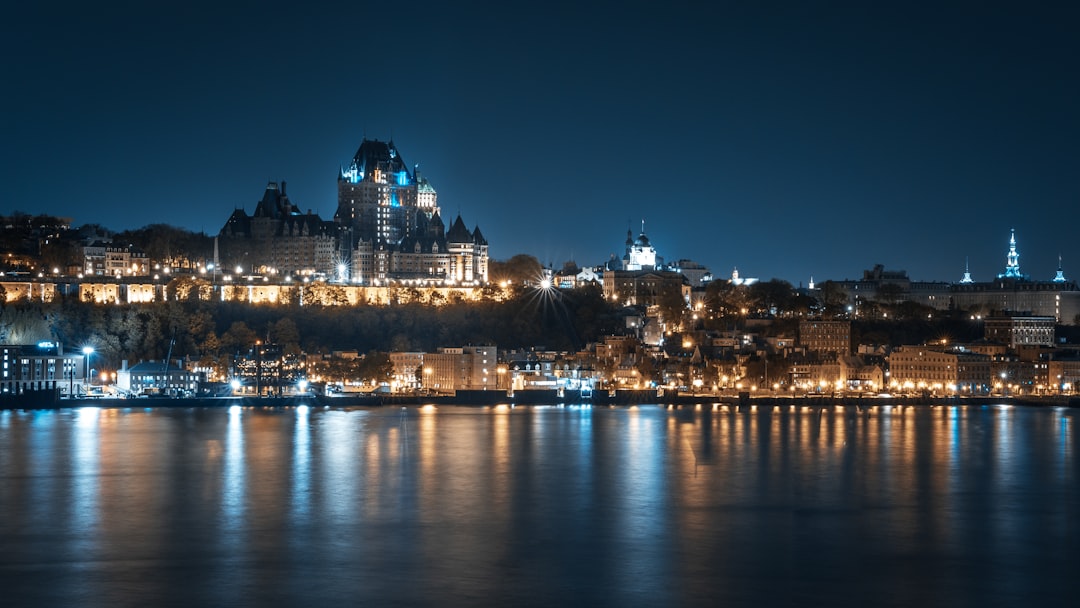 Passeios noturnos de barco pela cidade de Quebec